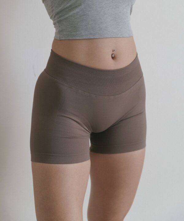 無縫不卡卡|告別扁平臀蜜桃兩分短褲-咖啡拿鐵