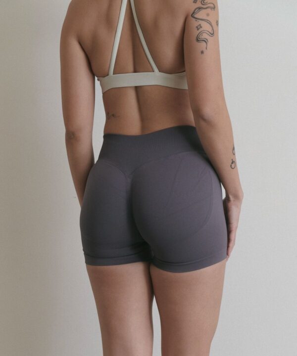 無縫不卡卡|告別扁平臀蜜桃兩分短褲-霧灰紫